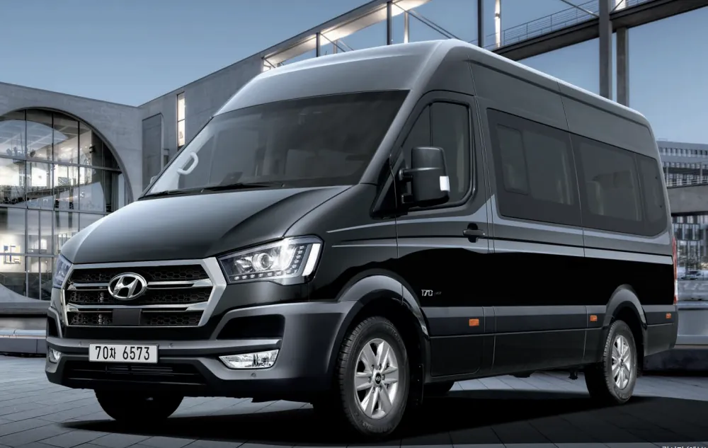 Hyundai Solati minibus exterior for private tours with up to 12 passengers